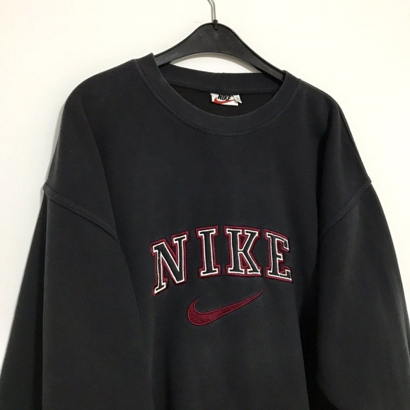 looking for this type of vintage Nike sweatshirt - Picture 3 of 3